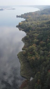Dnipro Nehri 'nin dikey görüntüsü - Ukrayna' nın ana nehri