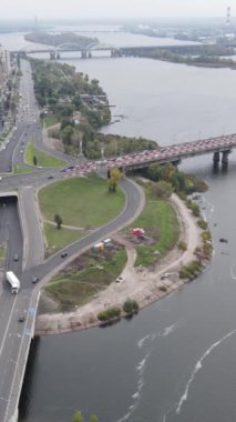 Dnipro Nehri 'nin dikey görüntüsü - Ukrayna' nın ana nehri