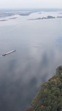 Dnipro Nehri 'nin dikey görüntüsü - Ukrayna' nın ana nehri