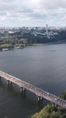 Dnipro Nehri 'nin dikey görüntüsü - Ukrayna' nın ana nehri