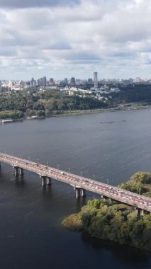 Dnipro Nehri 'nin dikey görüntüsü - Ukrayna' nın ana nehri