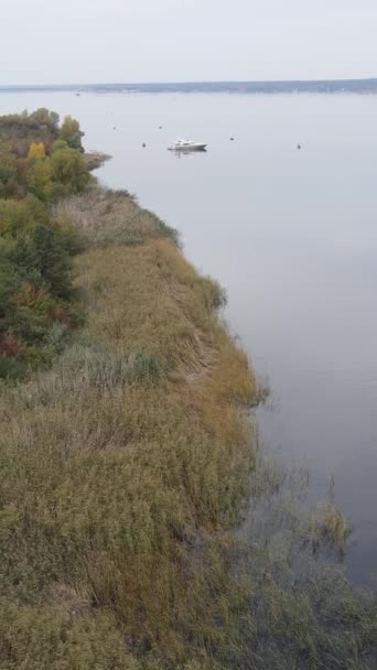 Vidéo verticale Vue aérienne du fleuve Dnipro - le principal fleuve d'Ukraine — Video