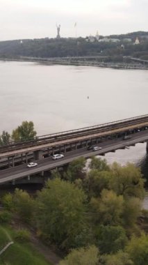 Dnipro Nehri 'nin dikey görüntüsü - Ukrayna' nın ana nehri