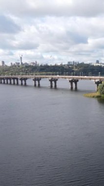 Dnipro Nehri 'nin dikey görüntüsü - Ukrayna' nın ana nehri