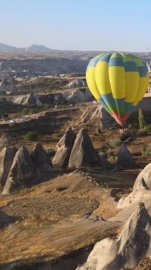 Kapadokya, Türkiye - balon fırlatılışının dikey videosu