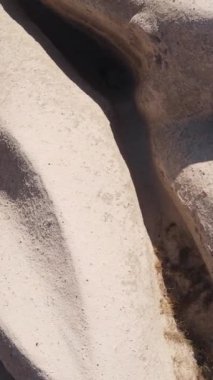 Kapadokya hava manzarası. Hindi. Goreme Ulusal Parkı. Dikey video