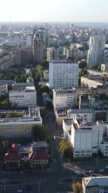 Ukrayna 'nın dikey video başkenti Kyiv. Hava görüntüsü. Kiev