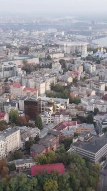 Ukrayna 'nın dikey video başkenti Kyiv. Hava görüntüsü. Kiev