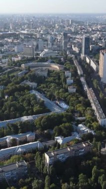 Ukrayna 'nın dikey video başkenti Kyiv. Hava görüntüsü. Kiev
