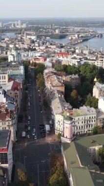 Ukrayna 'nın dikey video başkenti Kyiv. Hava görüntüsü. Kiev
