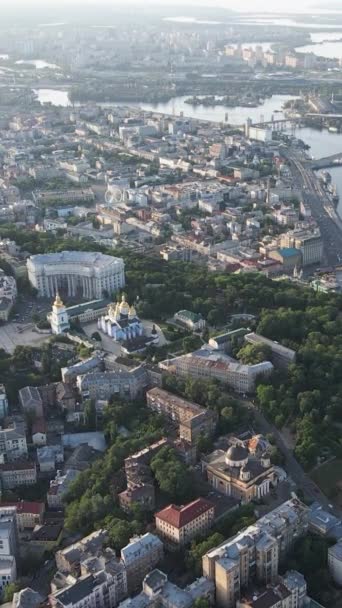 Verticale video hoofdstad van Oekraïne - Kiev. Luchtfoto 's. Kiev — Stockvideo