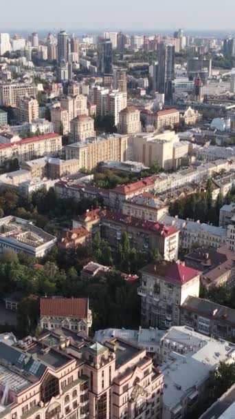 Vertikal video huvudstad i Ukraina - Kiev. Flygfoto. Kiev — Stockvideo