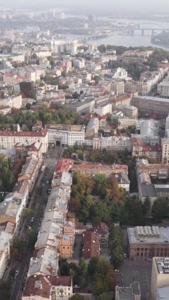 Függőleges videó fővárosa Ukrajna - Kijev. Légi felvétel. Kijev — Stock videók