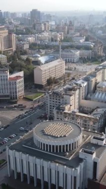 Ukrayna 'nın dikey video başkenti Kyiv. Hava görüntüsü. Kiev