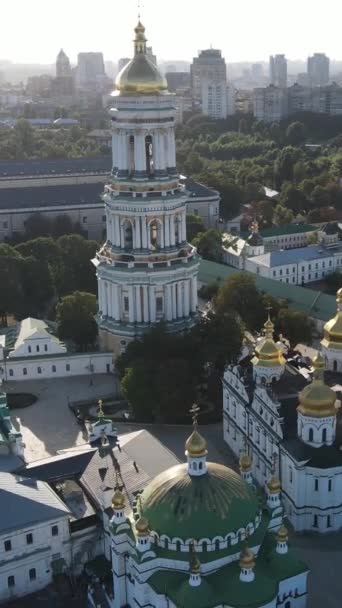 Pionowa stolica wideo Ukrainy - Kijów. Widok z lotu ptaka. Kijów — Wideo stockowe
