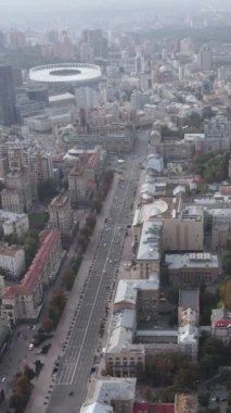 Ukrayna 'nın dikey video başkenti Kyiv. Hava görüntüsü. Kiev