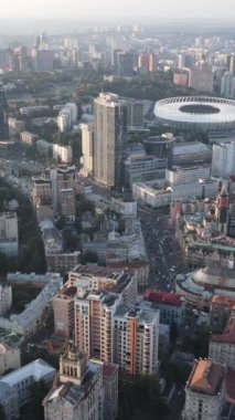 Ukrayna 'nın dikey video başkenti Kyiv. Hava görüntüsü. Kiev
