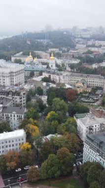 Ukrayna 'nın dikey video başkenti Kyiv. Hava görüntüsü. Kiev
