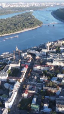 Ukrayna 'nın dikey video başkenti Kyiv. Hava görüntüsü. Kiev