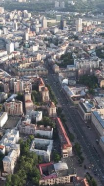 Ukrayna 'nın dikey video başkenti Kyiv. Hava görüntüsü. Kiev