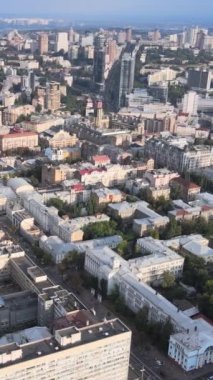 Kyiv, Ukrayna hava görüntüsü. Kiev. Dikey video