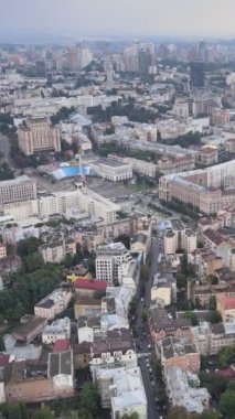 Kyiv, Ukrayna hava görüntüsü. Kiev. Dikey video