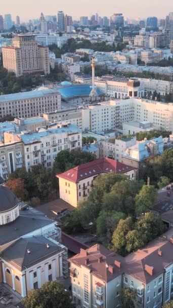 Kiev, Oekraïne luchtfoto uitzicht op de stad. Kiev. Verticale video — Stockvideo