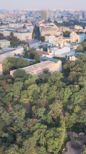 Κίεβο, Ουκρανία εναέρια άποψη της πόλης. Κίεβο. Κάθετη βίντεο — Αρχείο Βίντεο