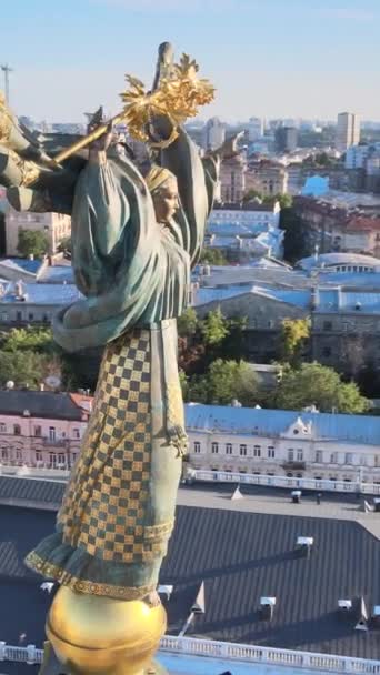 Památník v centru Kyjeva, Ukrajina. Maidane. Svislé video — Stock video