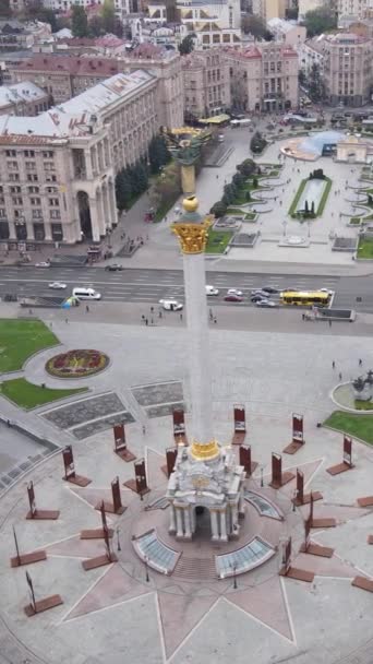 Вертикальне відео Kyiv, Ukraine Independence Square, Maidan. Вид з повітря — стокове відео