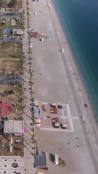 Antalya, Turki - sebuah kota resor di pantai. Video vertikal — Stok Video