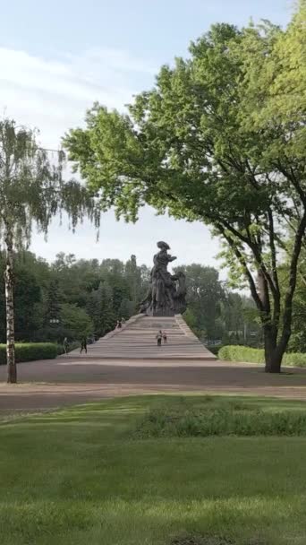 Kijów, Ukraina: Babi Yar. Masowe mordy na Żydach. Pionowe wideo — Wideo stockowe