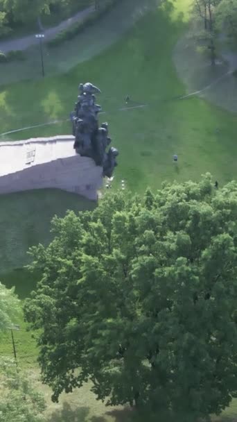Kiev, Ukraina: Babi Yar. Minnesmassmord på judar. Vertikal video — Stockvideo