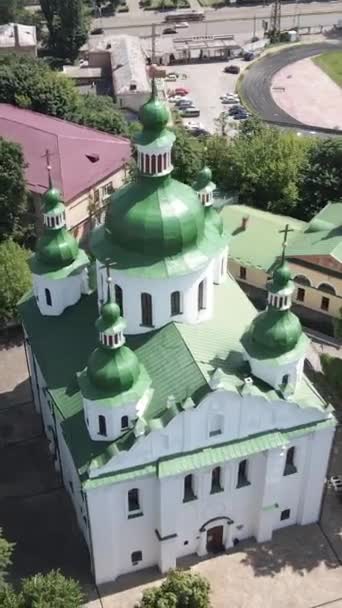 Kiev. Ucrania: Iglesia de San Cirilo en Kiev. Ucrania. Vídeo vertical — Vídeos de Stock