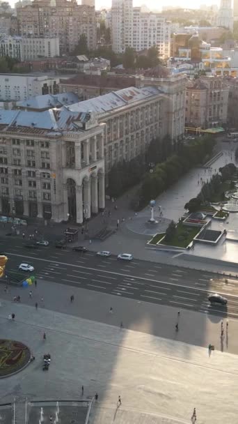 Київ, Україна: Площа Незалежності, Майдан. Вертикальне відео — стокове відео