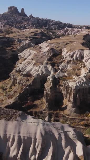 Goreme National Park nära Nevsehir stad. Turkiet. Vertikal video — Stockvideo