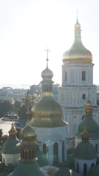 Kijevben. Ukrajna: Saint Sophias katedrális Kijevben. Függőleges videó — Stock videók