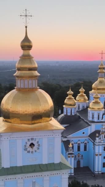 St. Michaels Golden-Domed Monastery in the morning. Kyiv, Ukraine. Vertical video — Stock Video