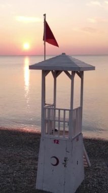 Deniz manzarası üzerinde dikey video şafağı. Türkiye, Antalya
