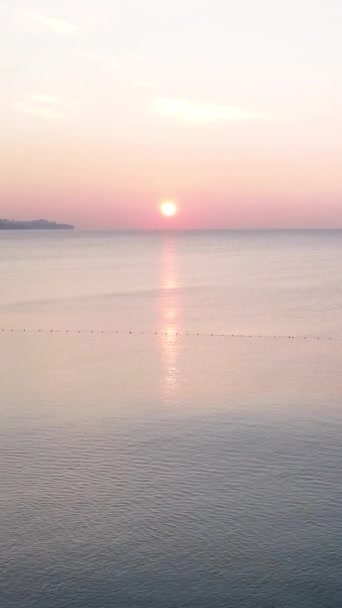 Deniz manzarası üzerinde dikey video şafağı. Türkiye, Antalya — Stok video