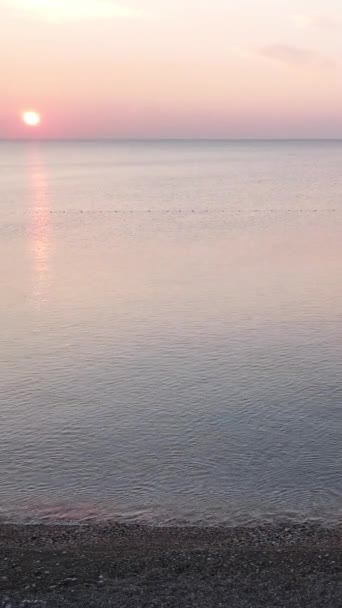 Vertikale Video-Dämmerung über dem Meer Luftaufnahme. Türkei, Antalya — Stockvideo