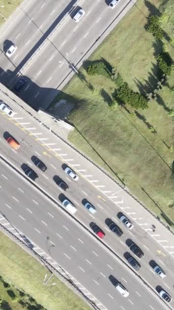 Kiev. Ukraine : carrefour routier. Vue aérienne. Vidéo verticale — Video