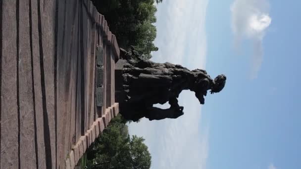 Kiev, Ukraina: Babi Yar. Minnesmassmord på judar. Vertikal video — Stockvideo