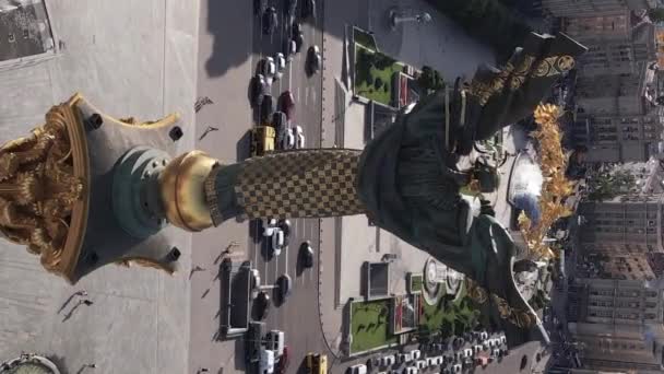 Monumento sulla Piazza dell'Indipendenza a Kiev, Ucraina. Video verticale — Video Stock