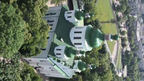 Kijów. Ukraina: Kościół św. Cyryla w Kijowie. Ukraina. Pionowe wideo — Wideo stockowe