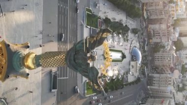 Kyiv, Ukrayna: Independence Square, Meydan. Dikey video