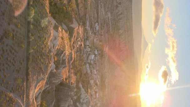 Sun over Goreme. Cappadocia, Turcia. Video vertical — Videoclip de stoc