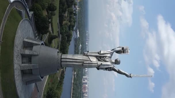 Patria Monumento a Kiev, Ucraina. Video verticale — Video Stock