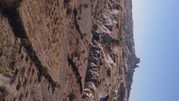 Taman Nasional Goreme dekat kota Nevsehir. Turki. Video vertikal — Stok Video