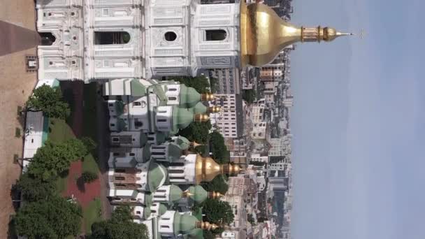 Kiev. Ucrânia: Catedral de Saint Sophias em Kiev. Vídeo vertical — Vídeo de Stock